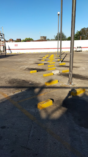 Estacionamiento Ta-Ta Hiper Piedras