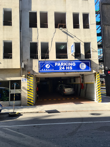 Estacionamiento Guruyú