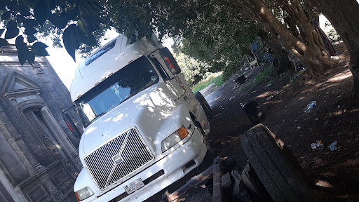 Estacionamiento De Paraguayos Lo De Carlitos
