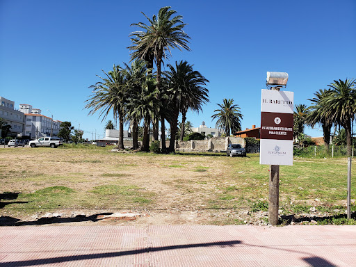 Estacionamiento Il Baretto y Punta Salinas