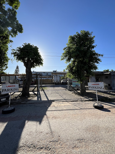 Lavadero y estacionamiento Burbucar